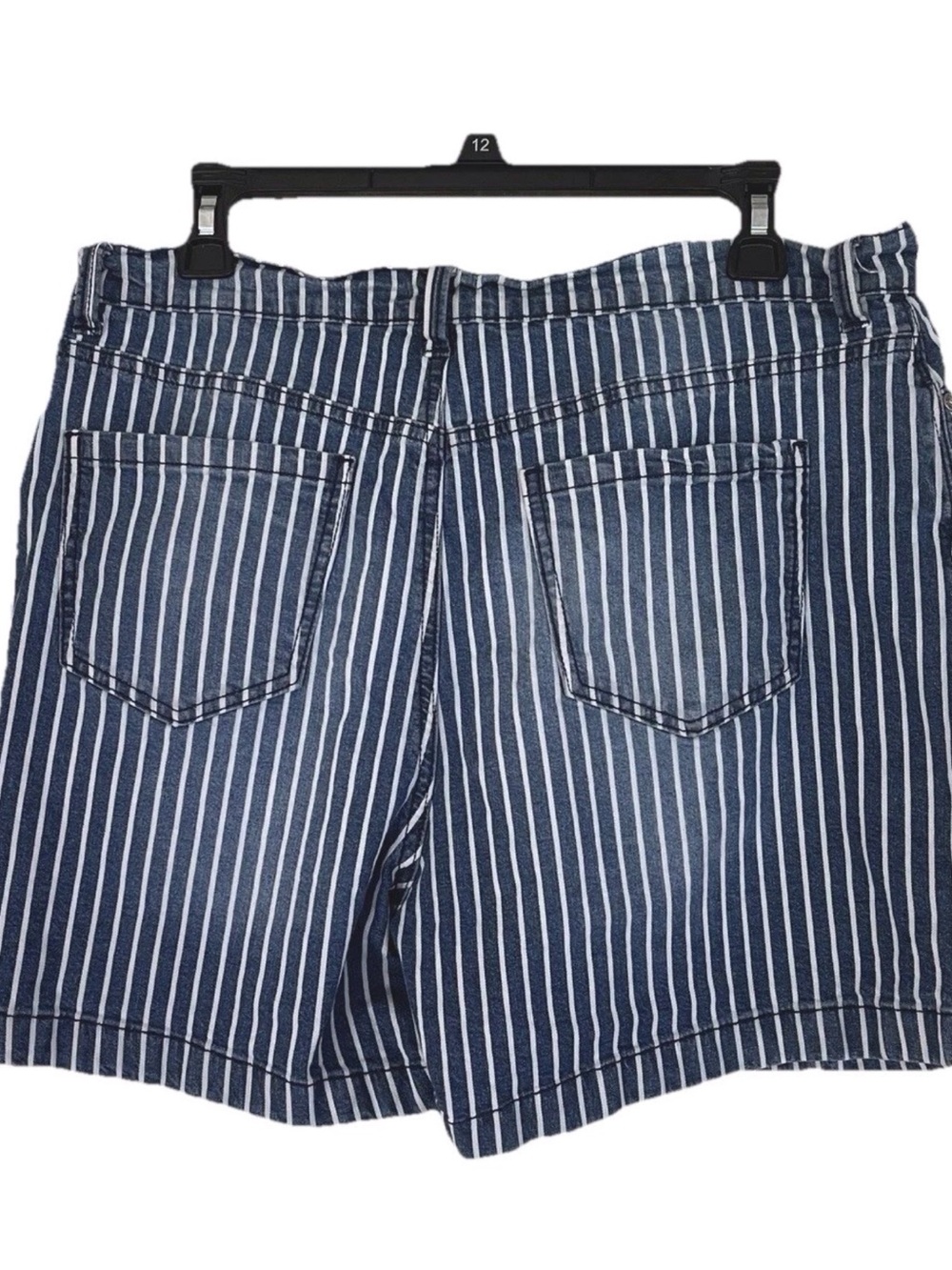 Gloria Vanderbilt Women's Blue Striped Denim Shorts 12 Button Pockets - Picture 2 of 3